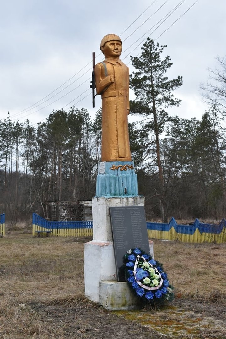 Памятники погибшим воинам фото